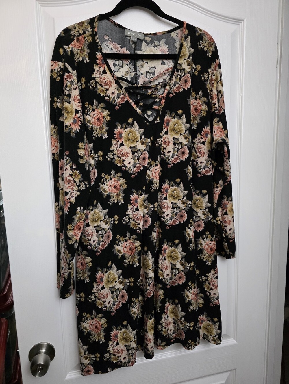 EUC Lovesick By Torrid Black Floral Lace-Up Front Dress